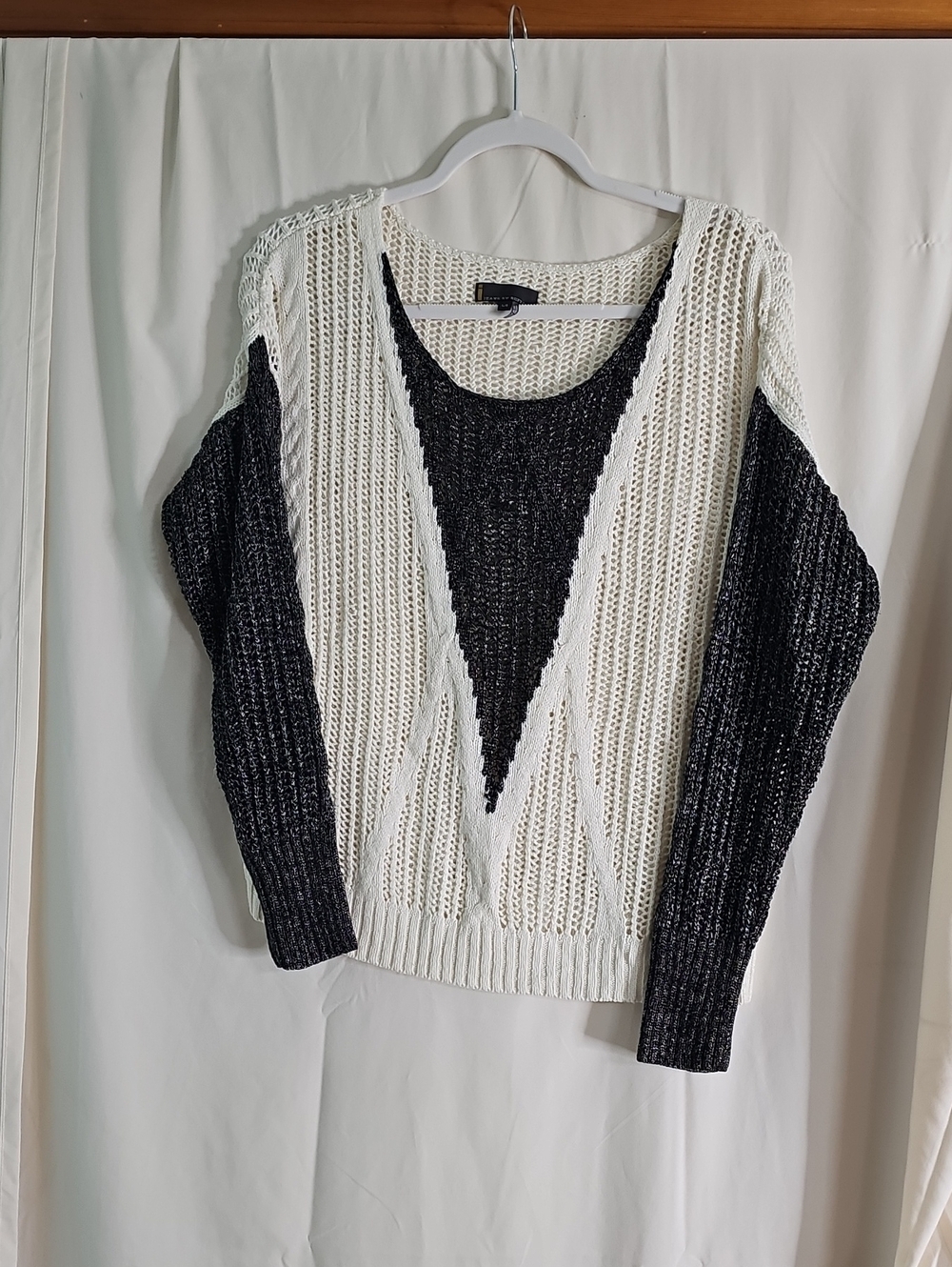 Jeans By Buffalo Two-Tone Open Knit V-Neck SweaterCream and Black